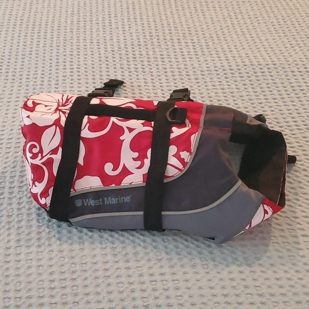 nwot West Marine Small Dog Life Vest